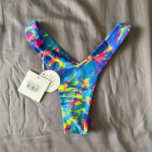 Kulani Kini Moon Lagoon Y‎ cheeky Bikini bottom size medium NWT
